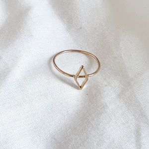 Brandy Melville Gold Two Triangle Diamond Wire Ring